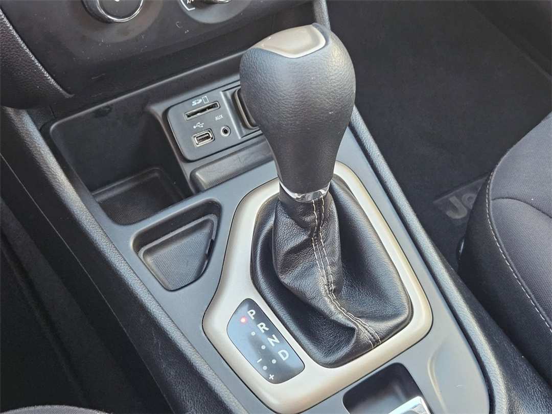 2018 Jeep Cherokee Latitude - Image 18