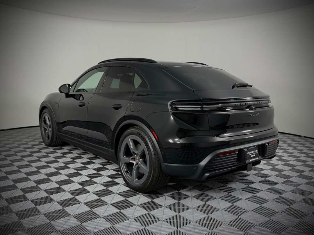 2025 Porsche Macan 4 - Image 3