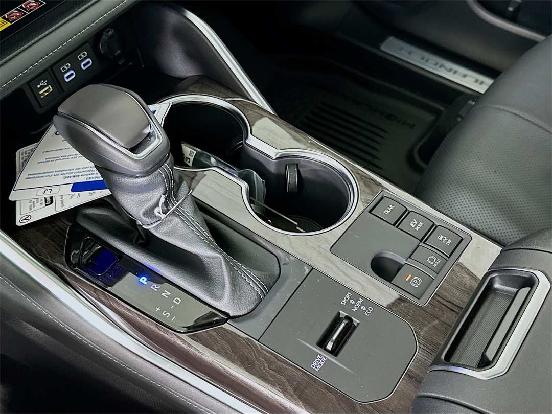 2026 Toyota Highlander Limited - Image 17