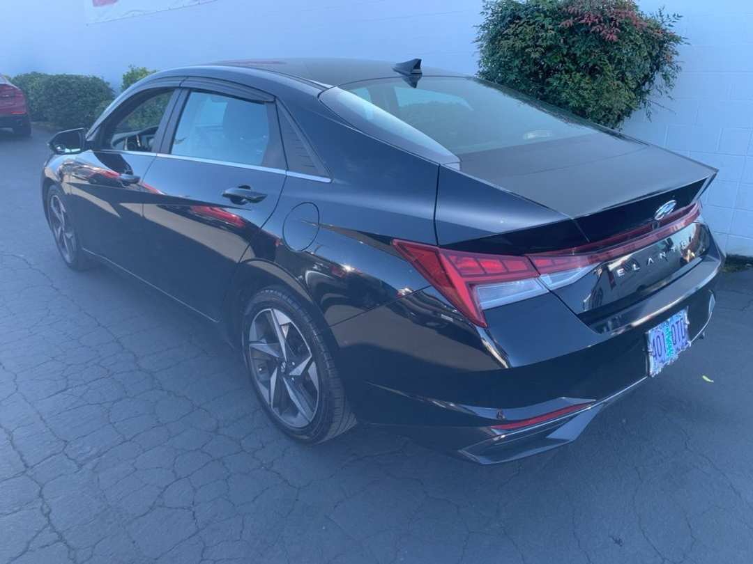 2021 Hyundai Elantra SEL - Image 2