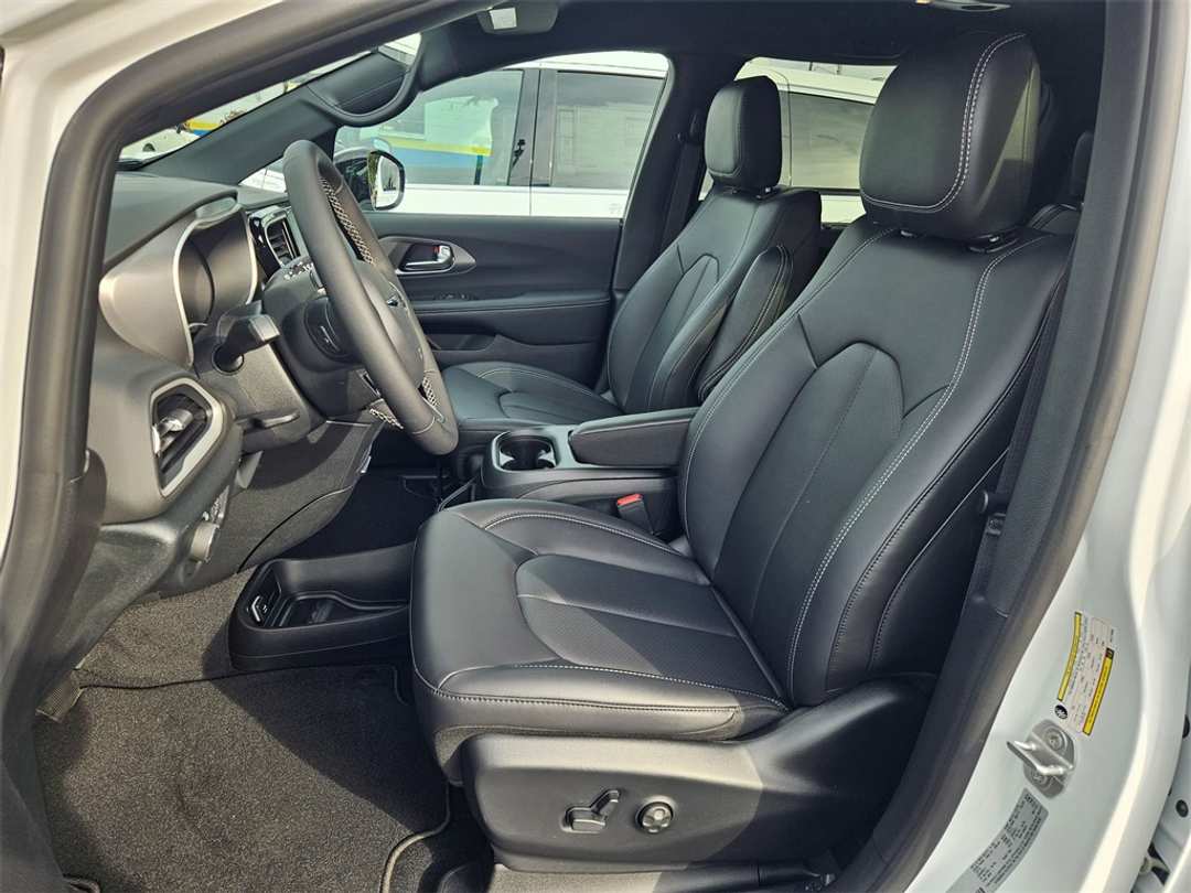 2026 Chrysler Voyager LX - Image 14