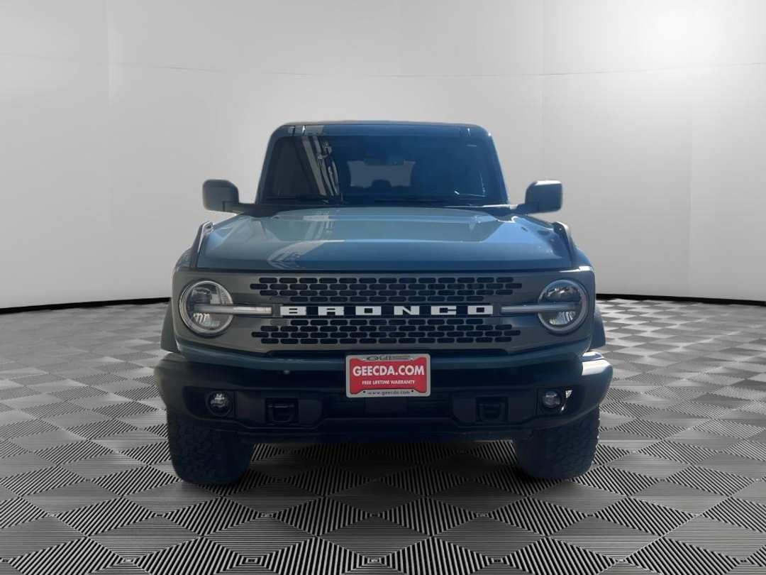 2022 Ford Bronco Badlands - Image 2