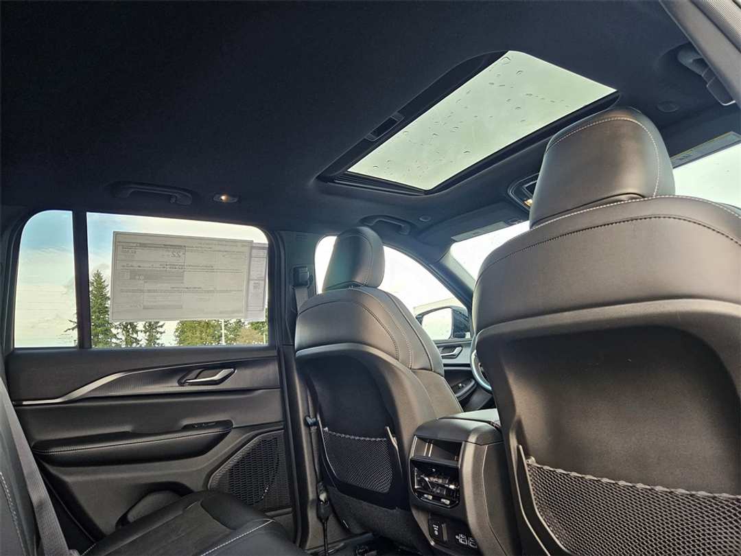 2025 Jeep Grand Cherokee Altitude X - Image 35