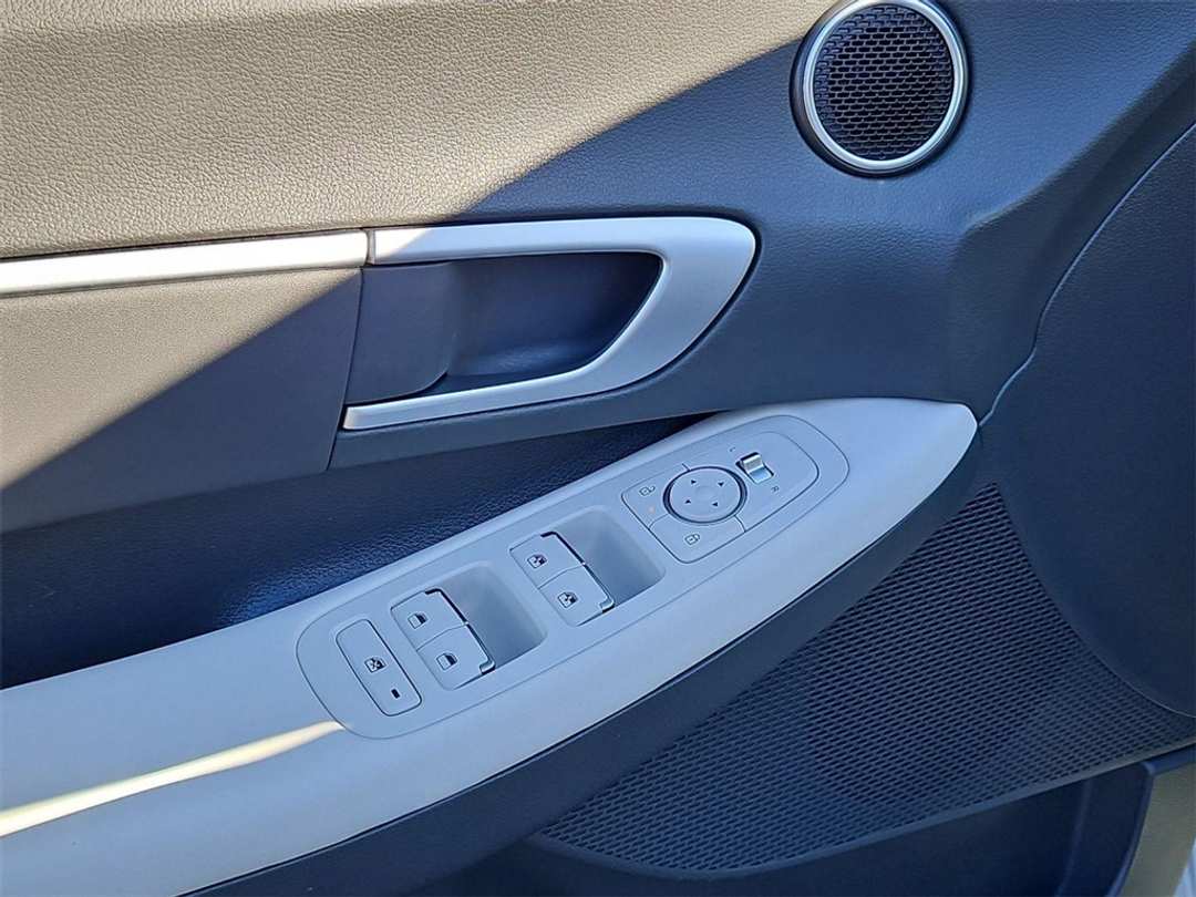 2025 Hyundai Sonata SEL - Image 11