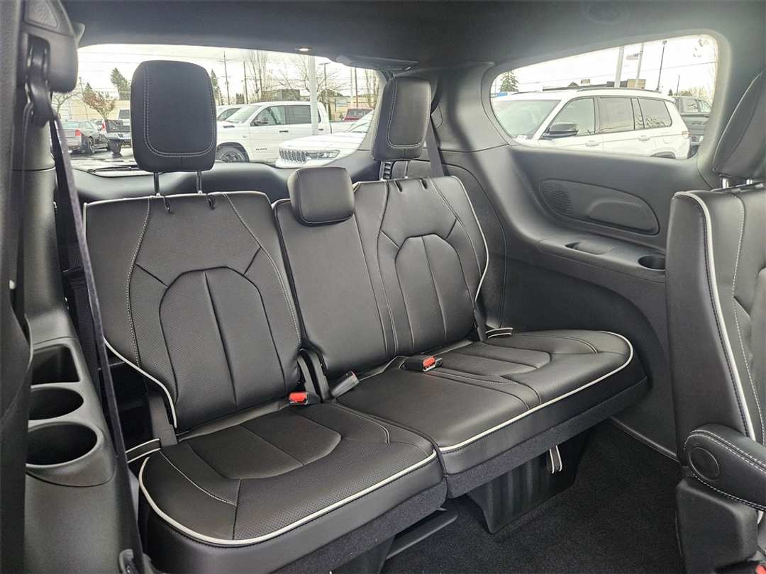 2026 Chrysler Pacifica Limited - Image 36