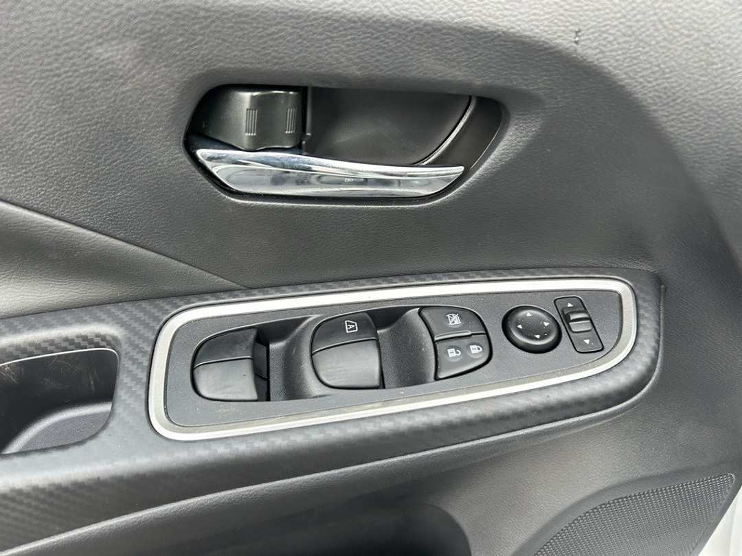 2025 Nissan Versa 1.6 SR - Image 10