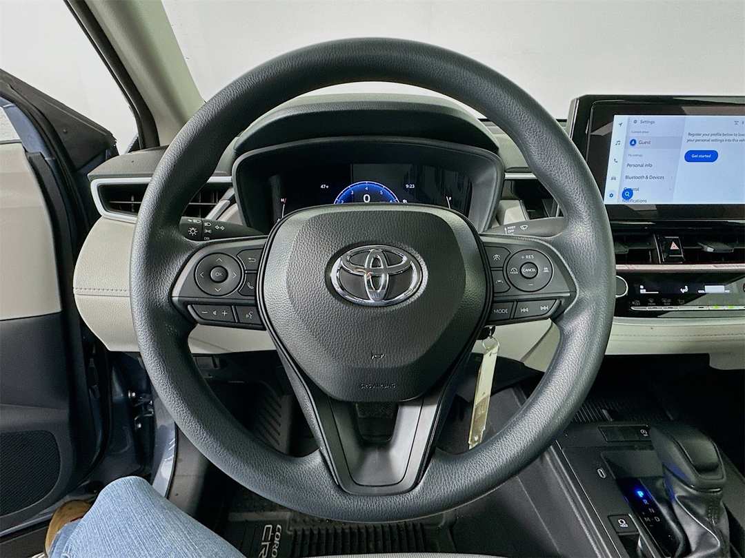 2026 Toyota Corolla Cross L - Image 11