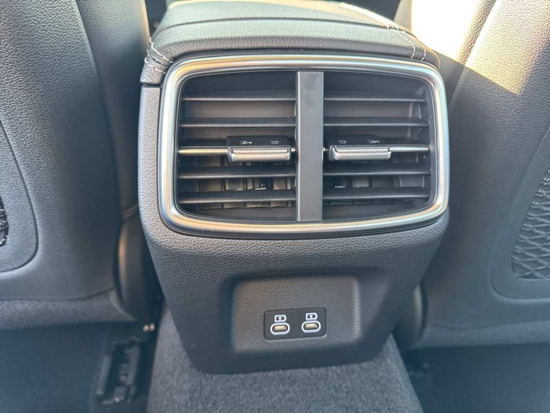 2026 Genesis G70 2.5T - Image 37