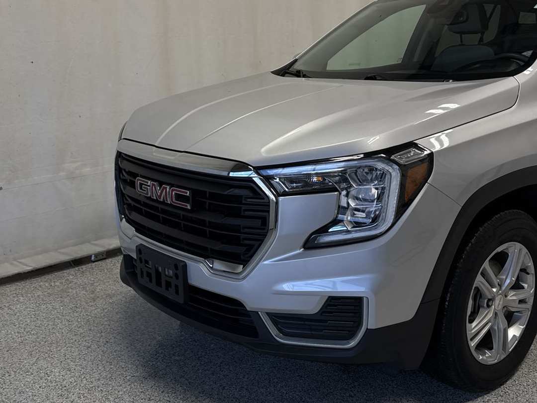 2022 GMC Terrain SLE - Image 3