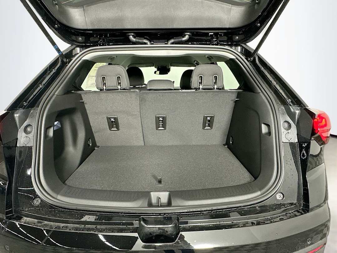 2027 Chevrolet Bolt Ev LT - Image 25