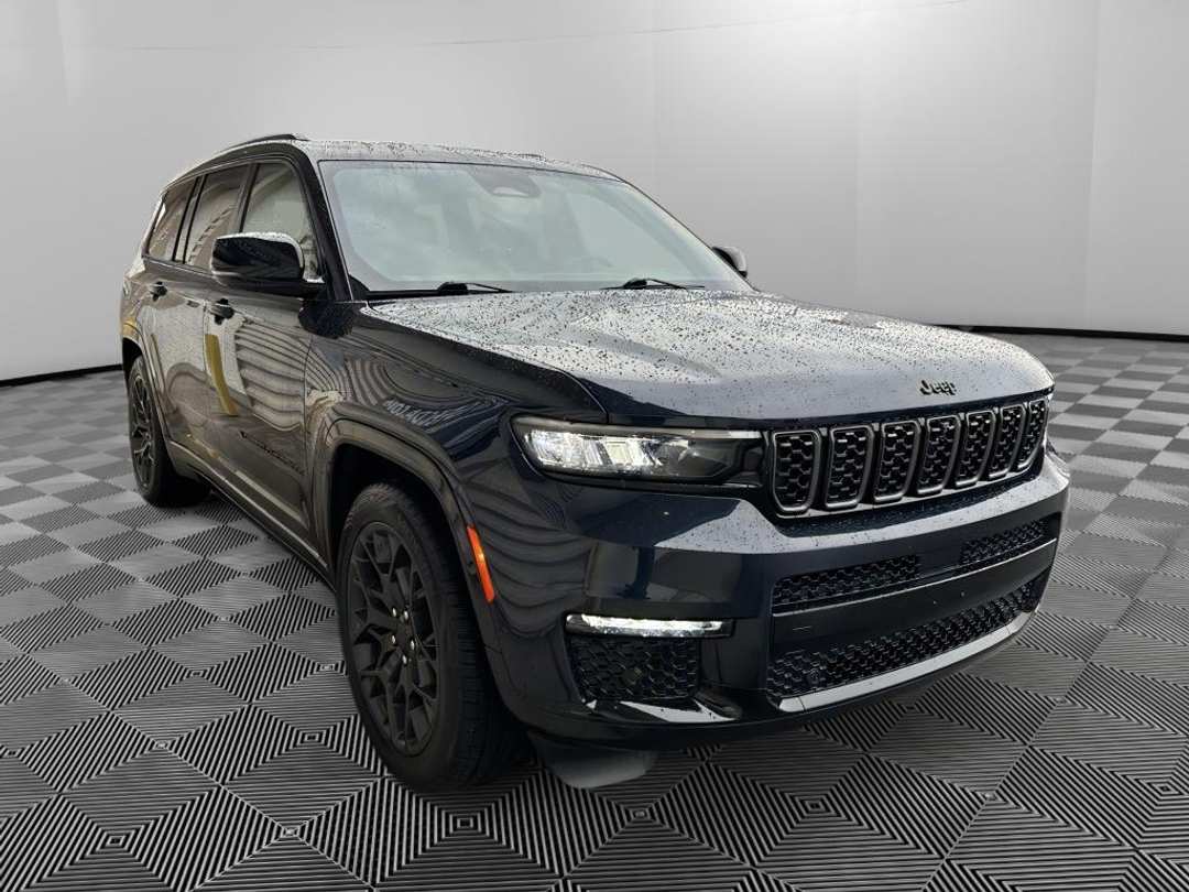 2023 Jeep Grand Cherokee L Summit Reserve - Image 3