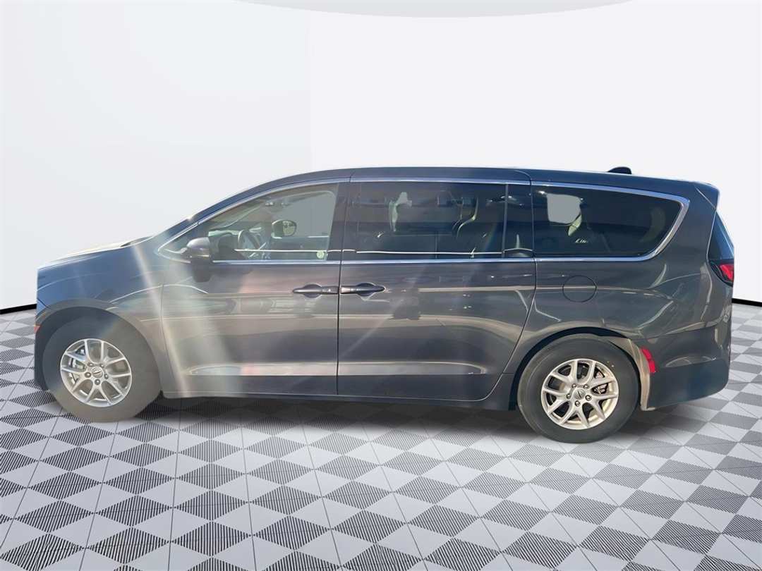 2023 Chrysler Pacifica Touring L - Image 6