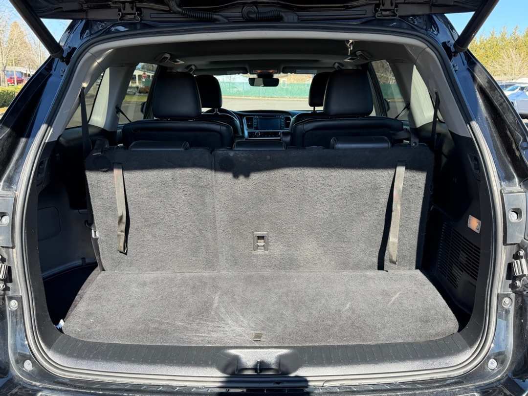2018 Toyota Highlander SE - Image 11