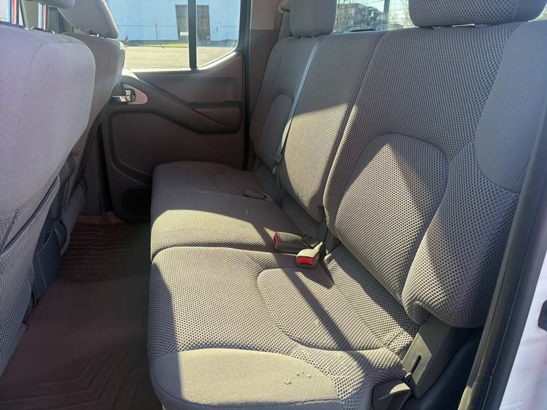 2013 Nissan Frontier SV - Image 18