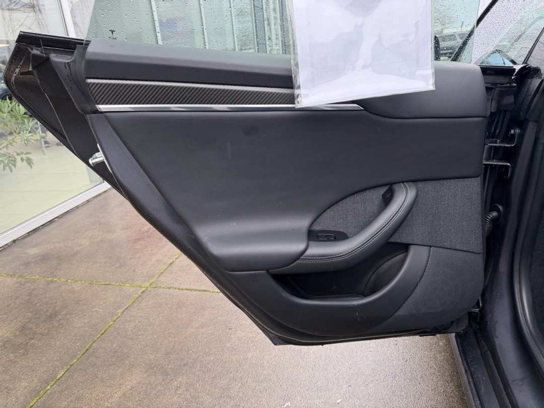 2021 Tesla Model S Plaid - Image 30