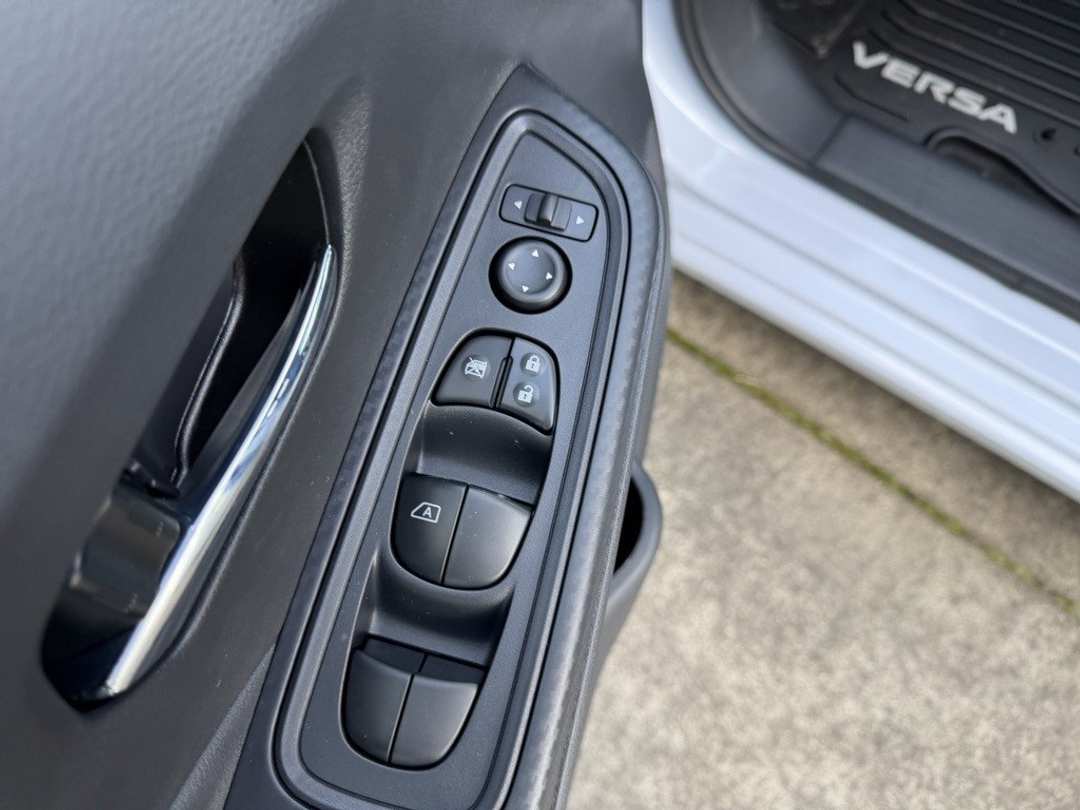 2025 Nissan Versa 1.6 SV - Image 12
