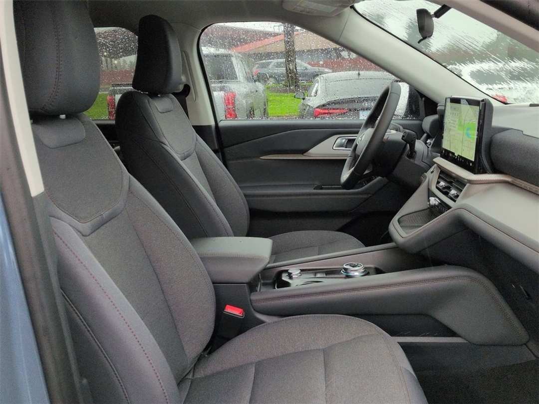 2026 Ford Explorer Active - Image 28