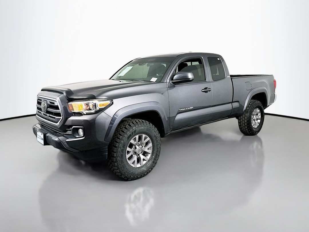 2018 Toyota Tacoma SR5 - Image 3