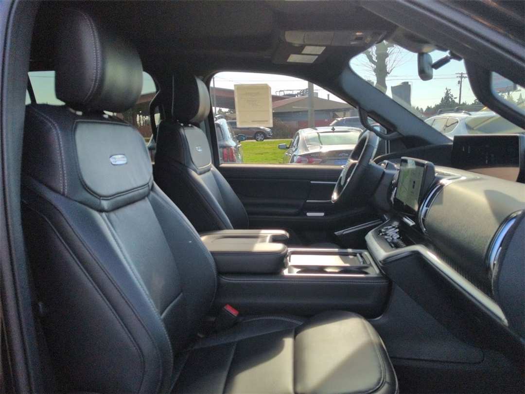 2025 Ford Expedition Platinum - Image 32