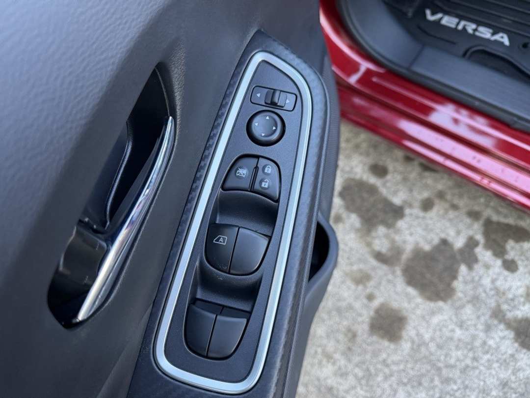 2025 Nissan Versa 1.6 SR - Image 13