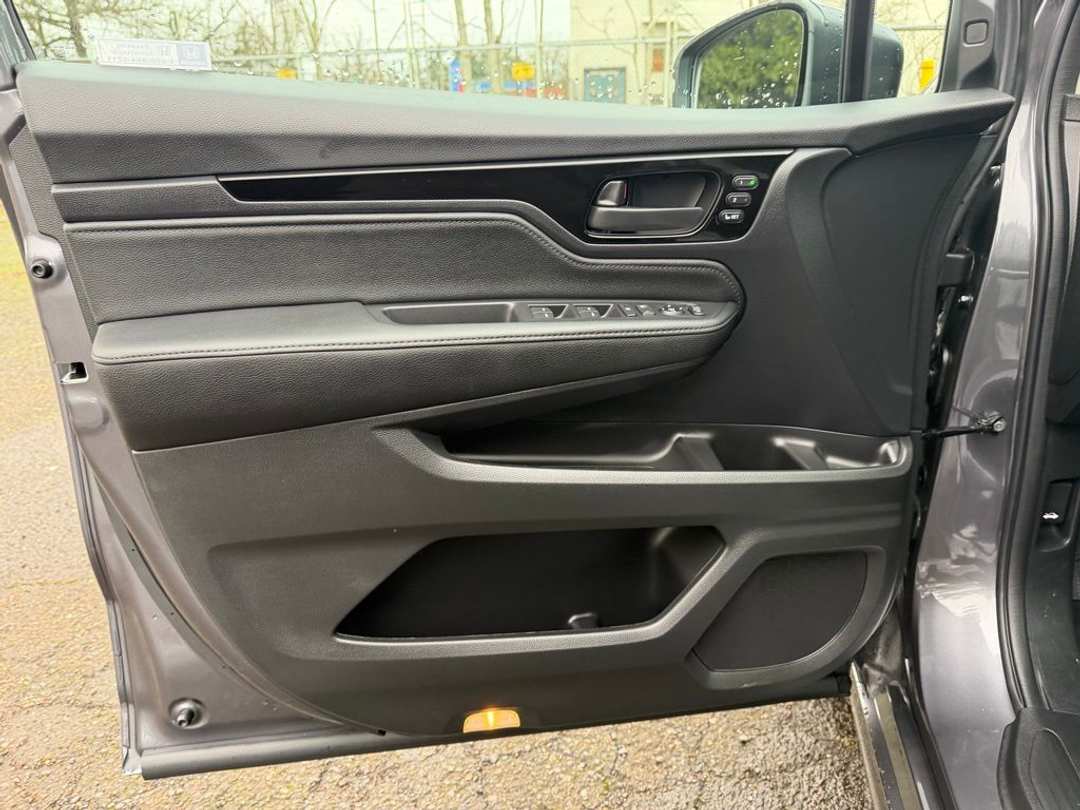 2026 Honda Odyssey Touring - Image 11
