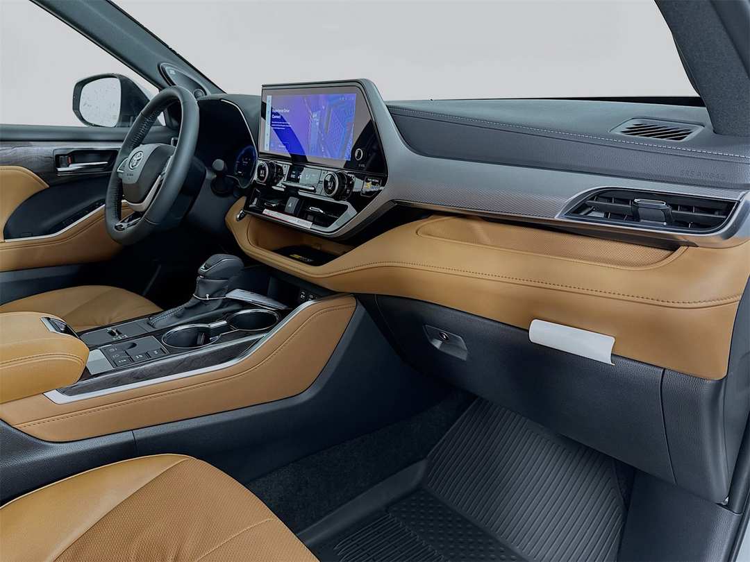 2026 Toyota Highlander Platinum - Image 32