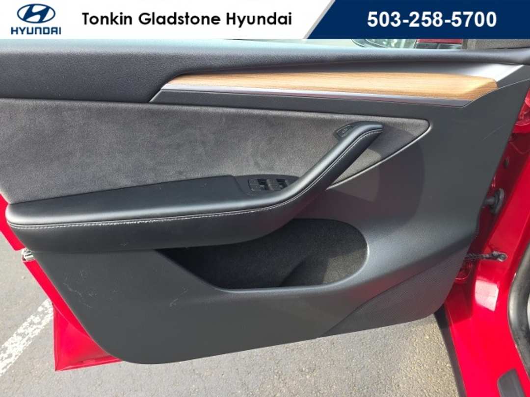 2022 Tesla Model Y Long Range - Image 8