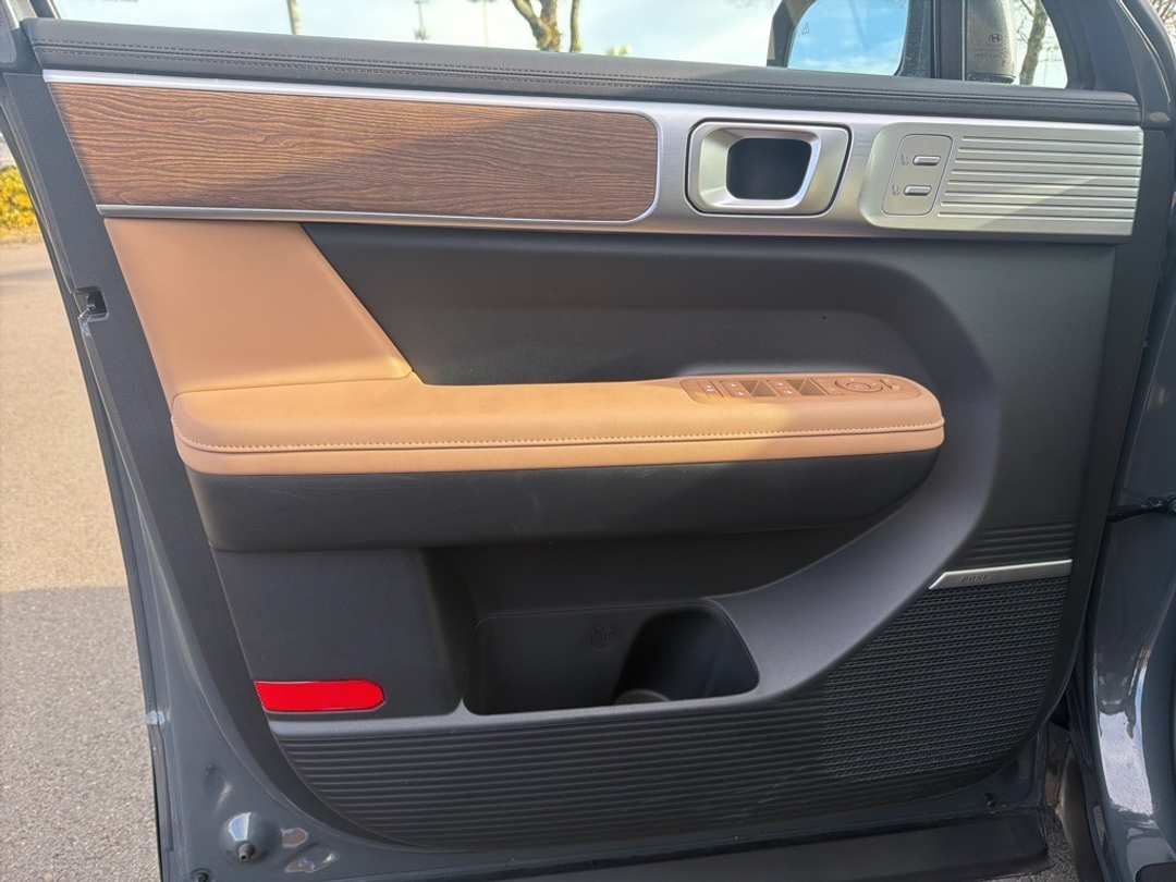 2025 Hyundai Santa Fe Limited - Image 11