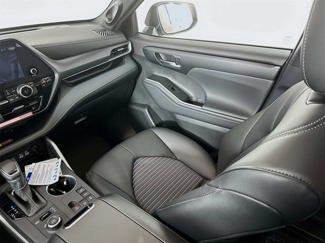 2026 Toyota Highlander XSE - Image 25