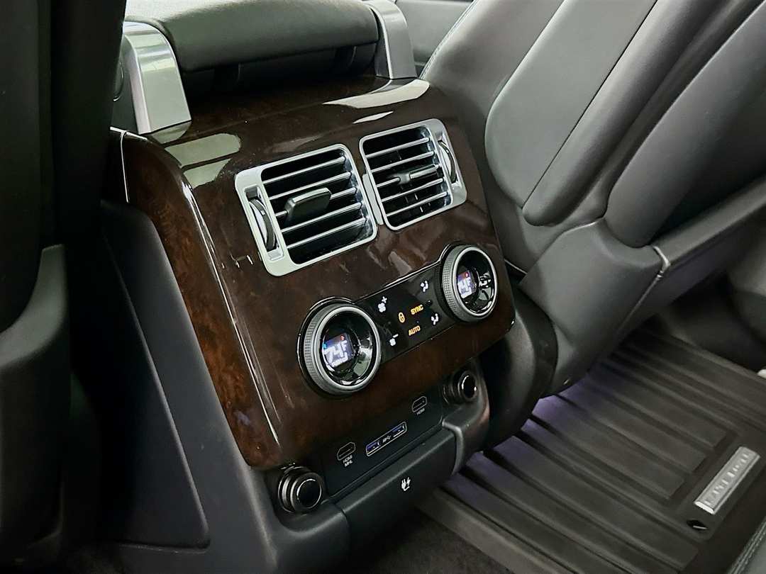 2018 Land Rover Range Rover 5.0L V8 Supercharged - Image 29