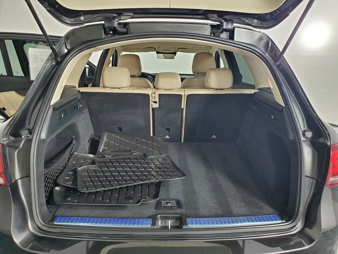 2021 Mercedes-Benz GLC GLC 300 - Image 14