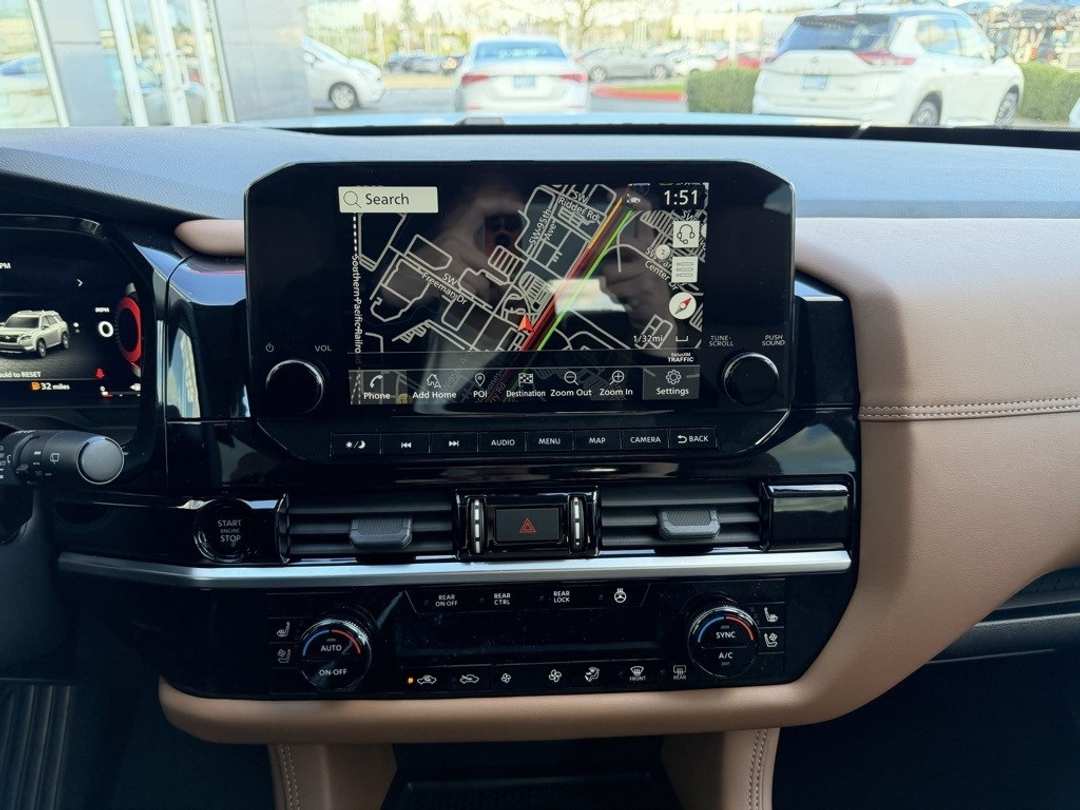 2025 Nissan Pathfinder Platinum - Image 21