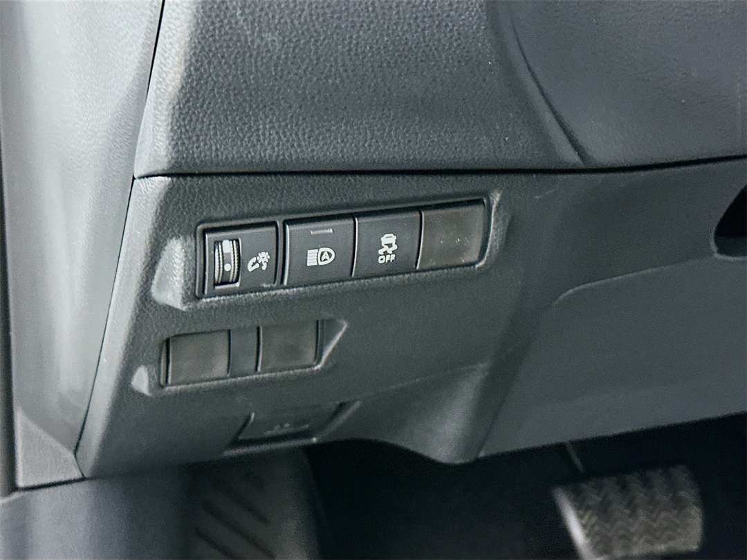 2026 Toyota Corolla Cross LE - Image 10