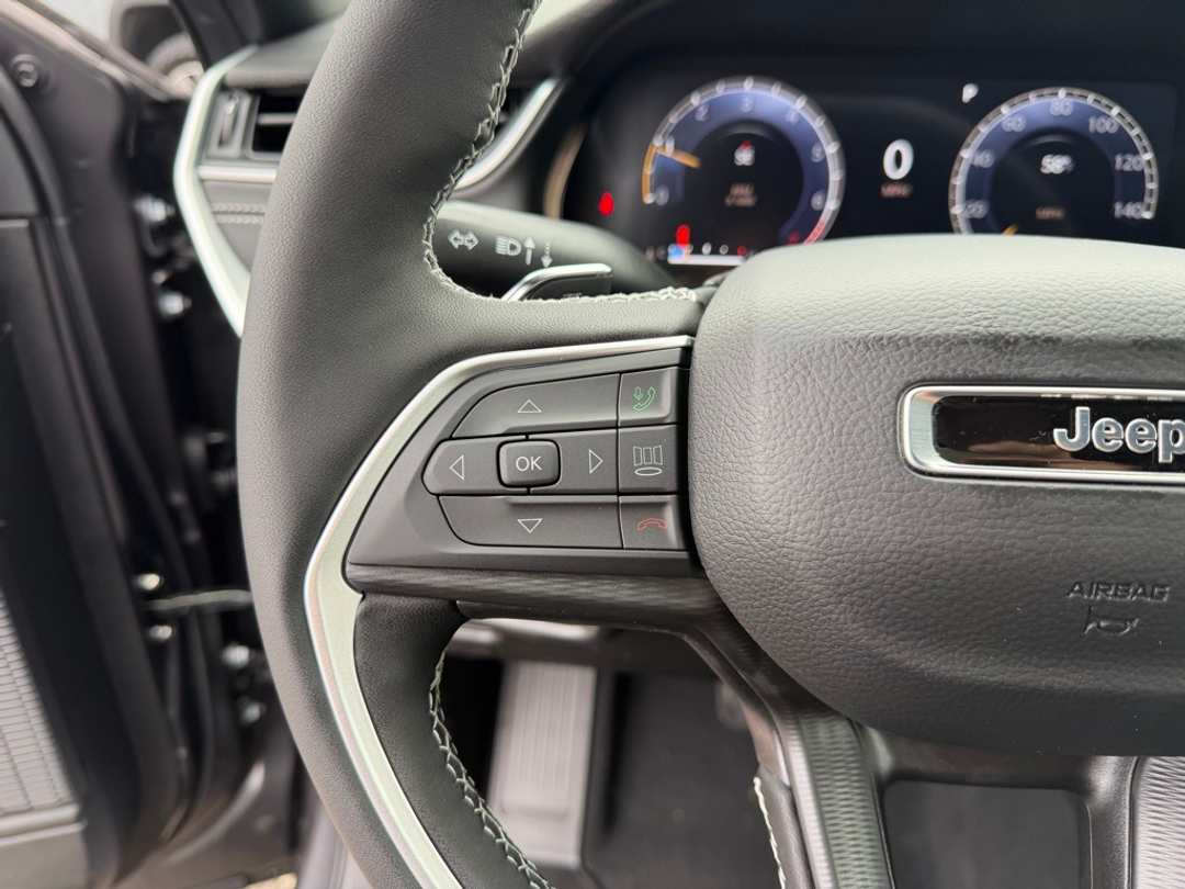 2025 Jeep Grand Cherokee Altitude X - Image 15