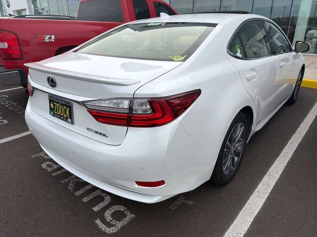 2017 Lexus Es 300h - Image 3