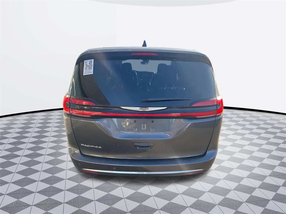 2023 Chrysler Pacifica Touring L - Image 4