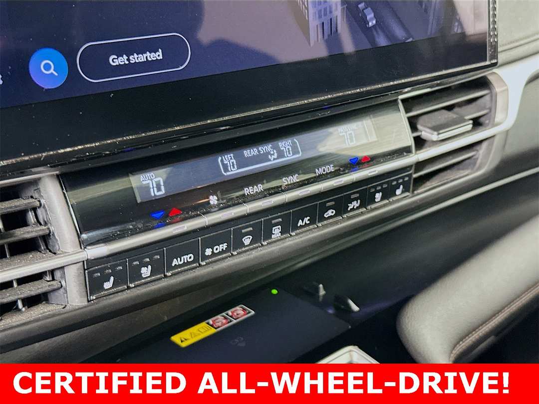 2025 Toyota Sienna Platinum - Image 20