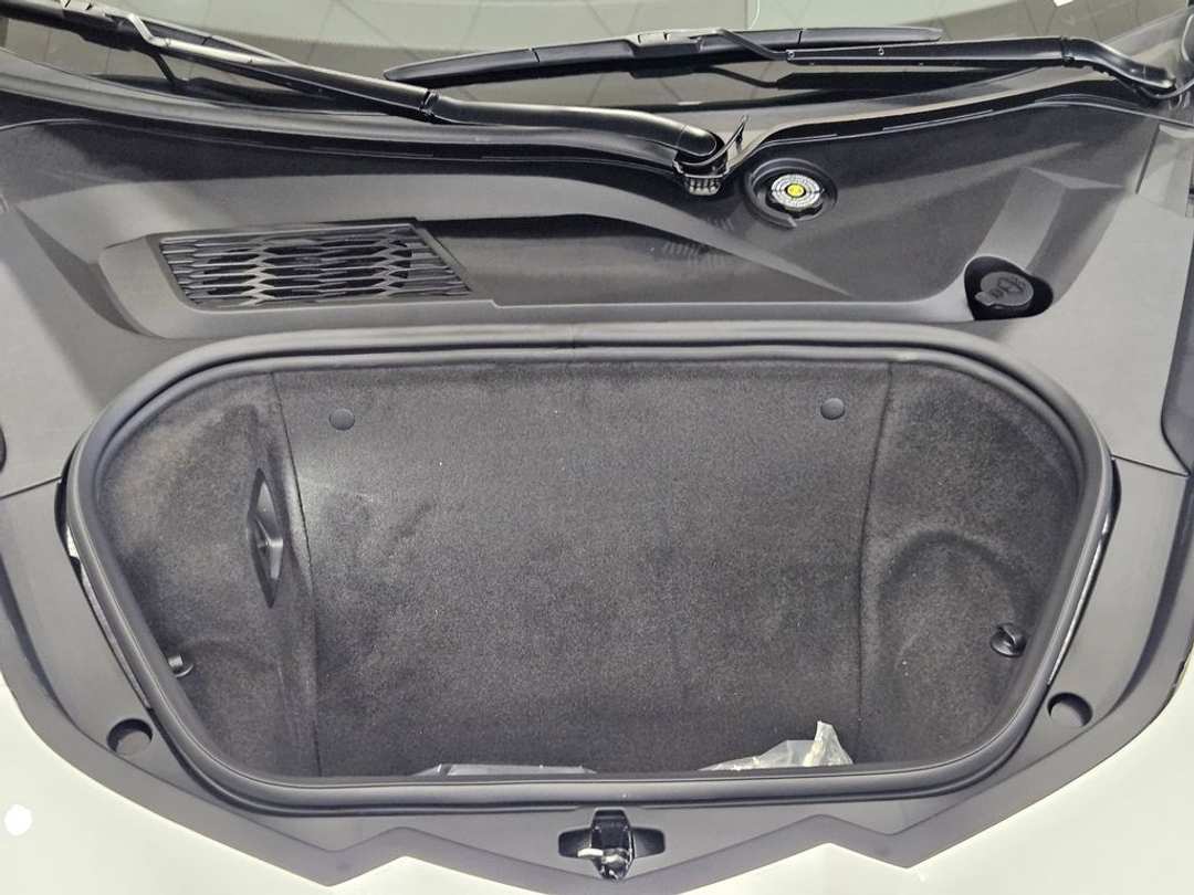 2026 Chevrolet Corvette Stingray - Image 36