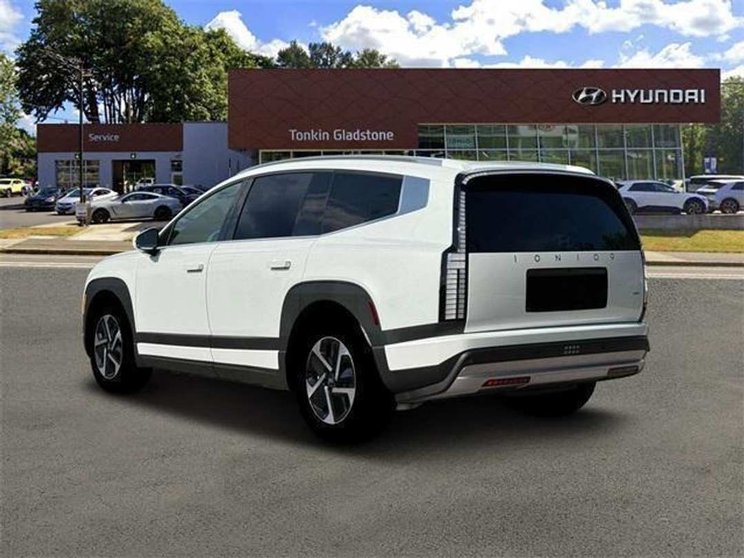 2026 Hyundai Ioniq 9 SE - Image 5