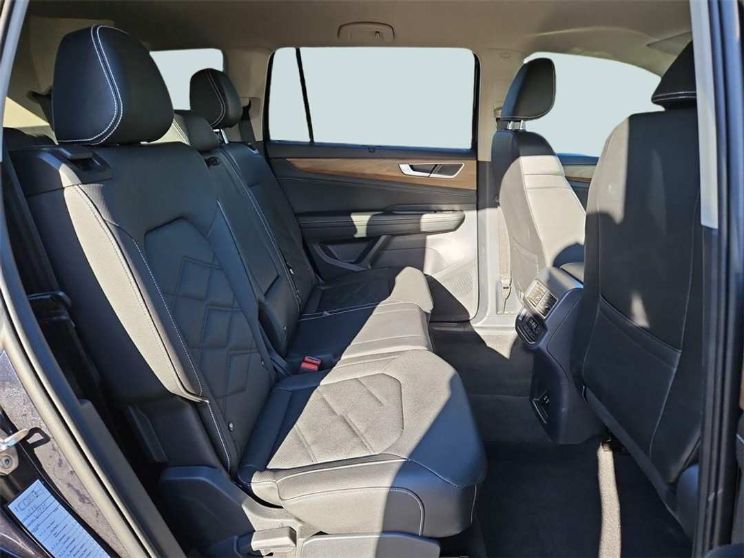 2025 Volkswagen Atlas 2.0T SE w/Technology - Image 26
