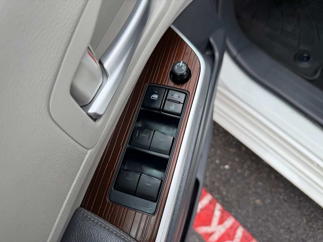 2021 Toyota Sienna XLE - Image 13