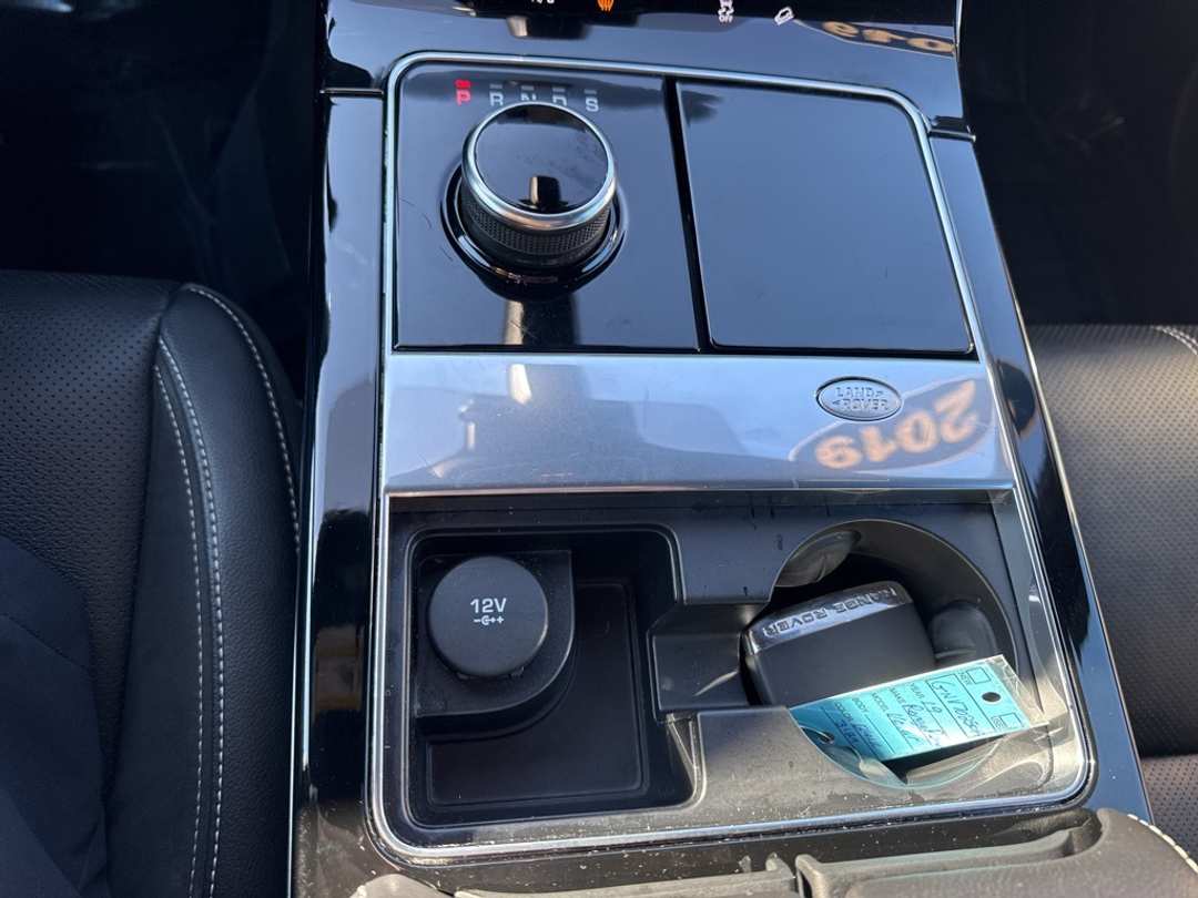 2019 Land Rover Range Rover Velar SE RDynamic - Image 26