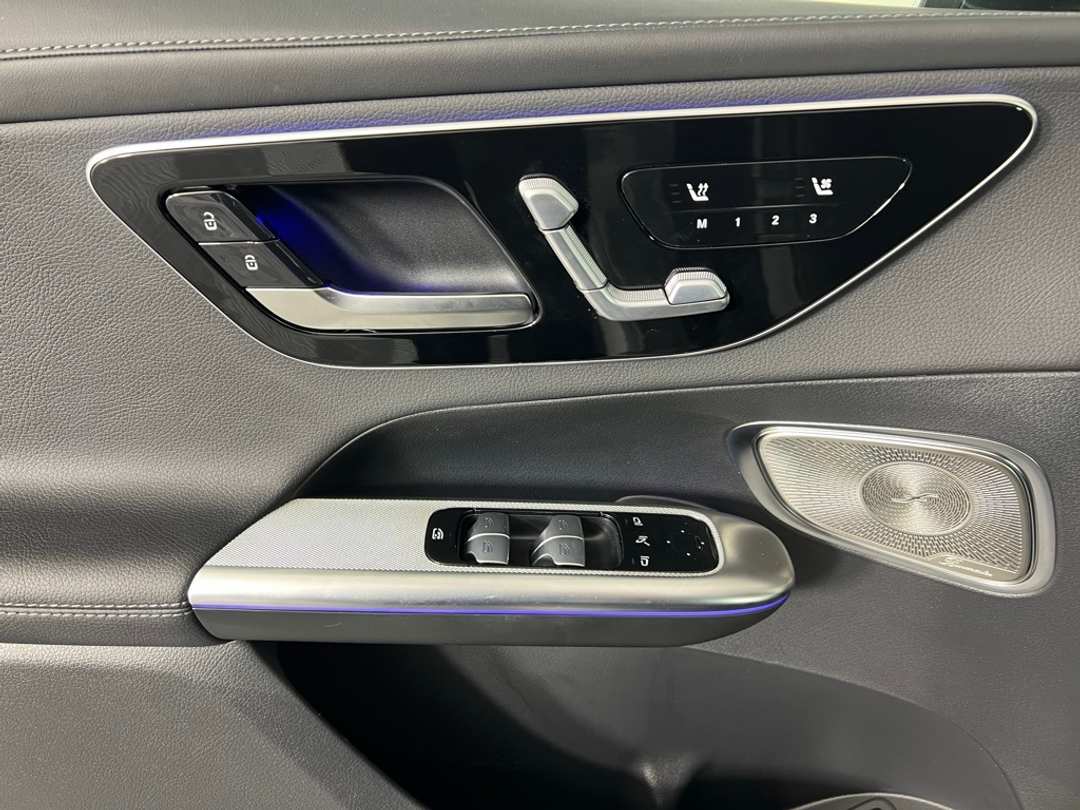 2025 Mercedes-Benz GLC GLC 300 - Image 13