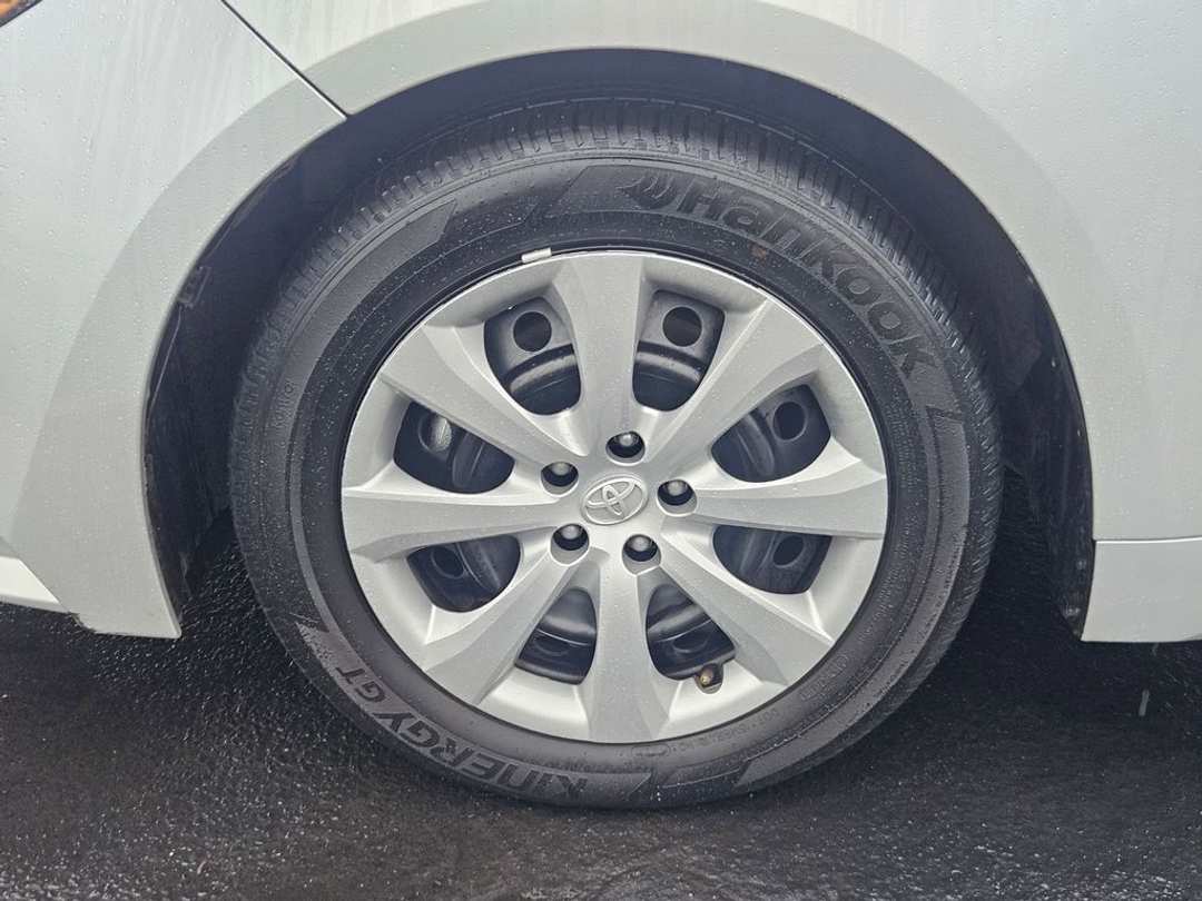 2025 Toyota Corolla LE - Image 38