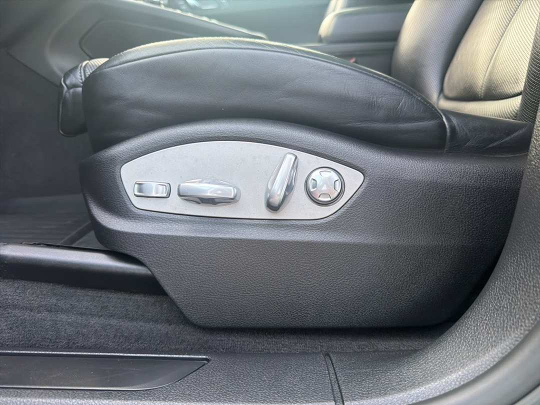 2018 Porsche Macan Base - Image 16