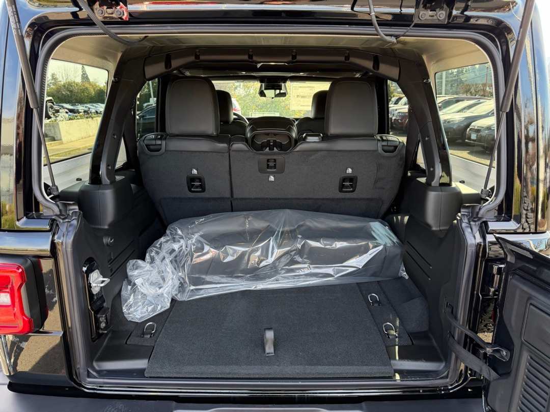 2026 Jeep Wrangler Rubicon - Image 12