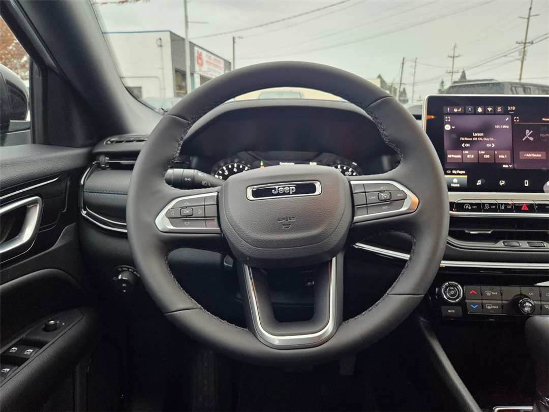 2026 Jeep Compass Latitude - Image 15