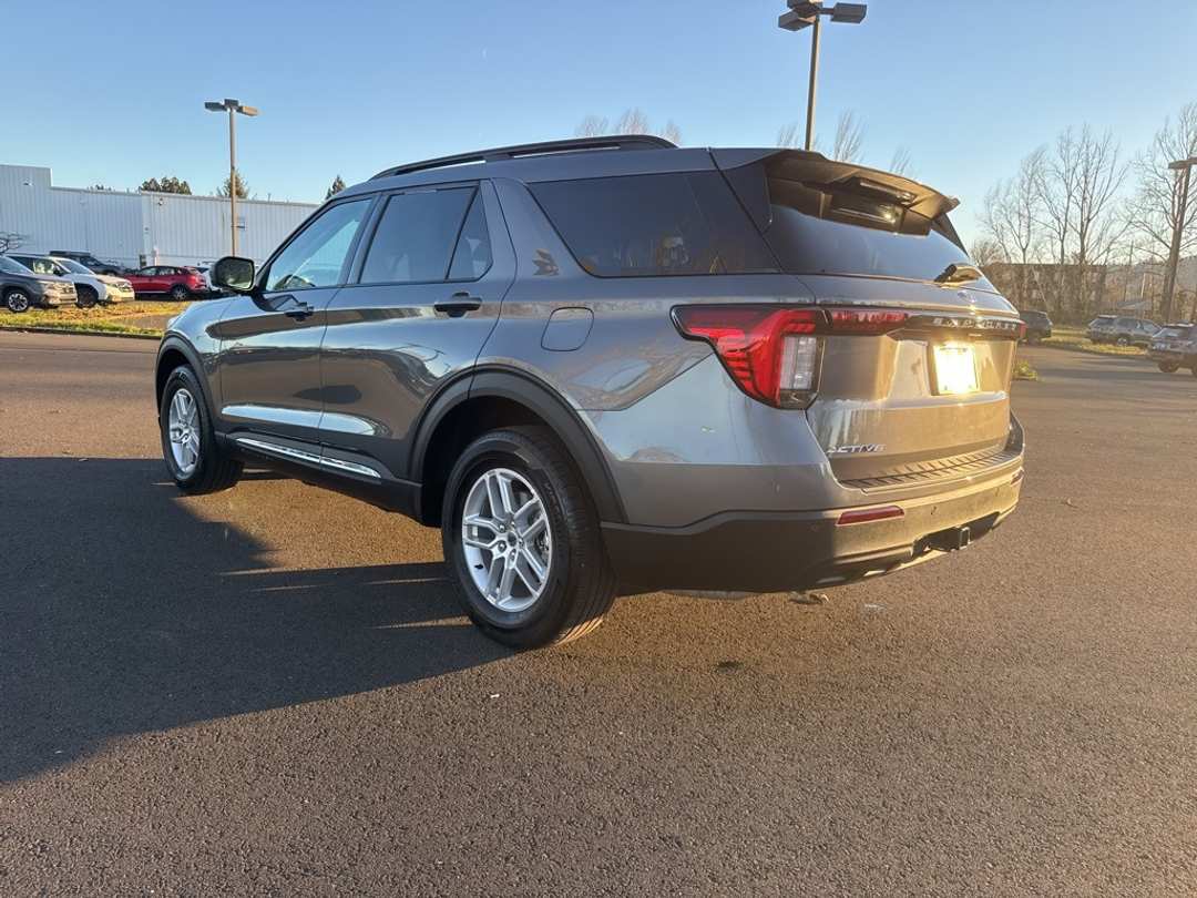 2025 Ford Explorer Active - Image 5