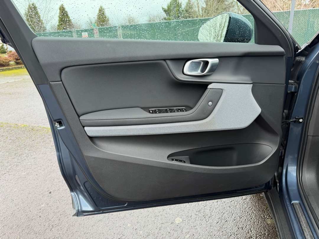 2022 Polestar 2 Long Range Dual Motor - Image 13