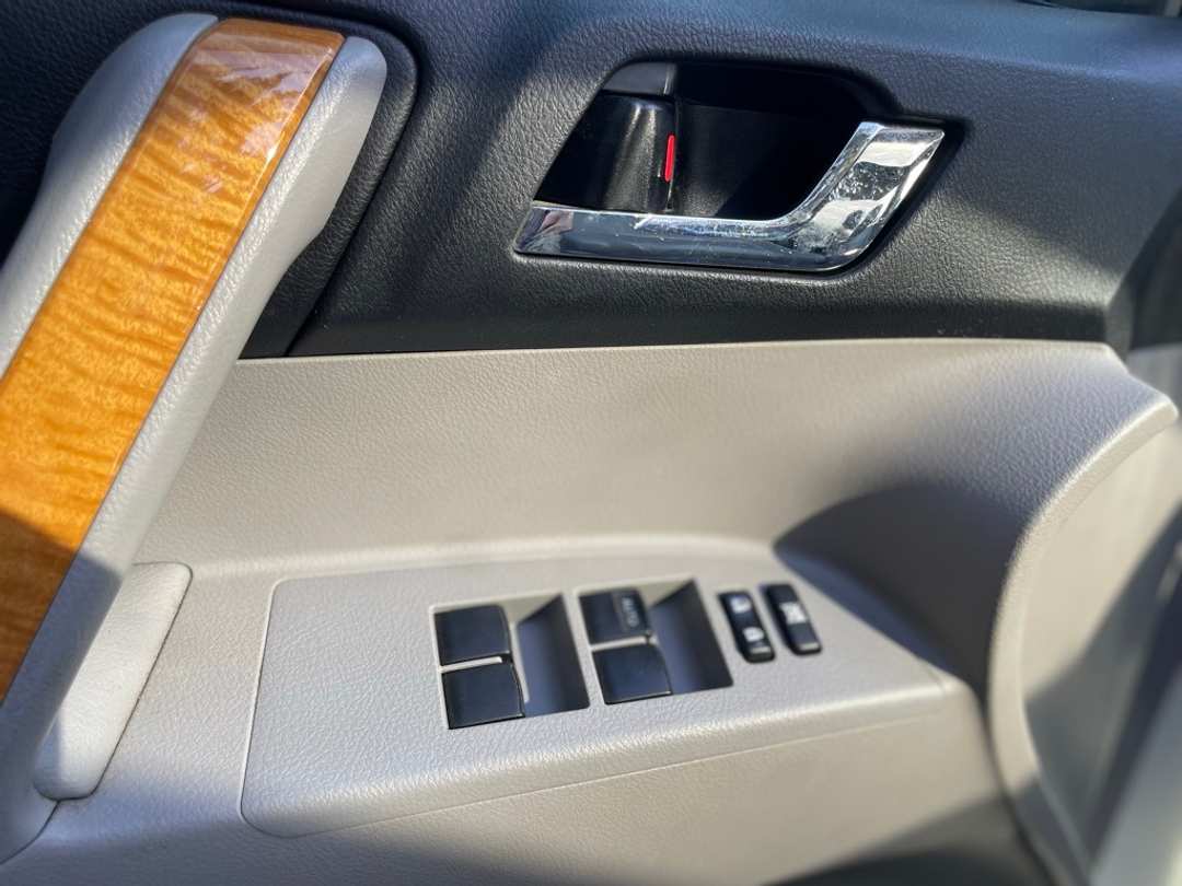 2009 Toyota Highlander Limited - Image 6